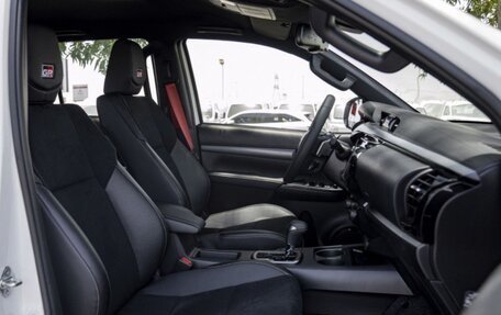 Toyota Hilux VIII, 2025 год, 8 300 000 рублей, 34 фотография