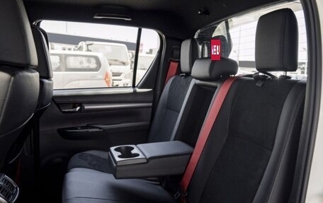 Toyota Hilux VIII, 2025 год, 8 300 000 рублей, 31 фотография