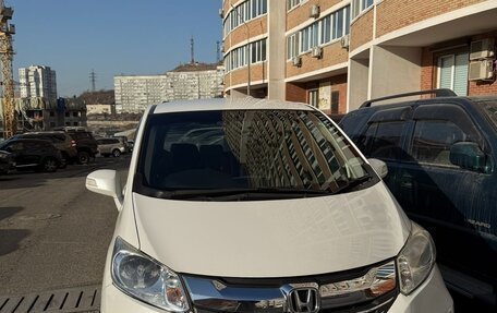 Honda Freed I, 2015 год, 1 050 000 рублей, 2 фотография