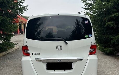 Honda Freed I, 2015 год, 1 050 000 рублей, 8 фотография