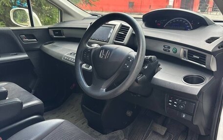 Honda Freed I, 2015 год, 1 050 000 рублей, 10 фотография