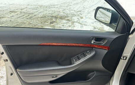 Toyota Avensis III рестайлинг, 2005 год, 349 000 рублей, 17 фотография