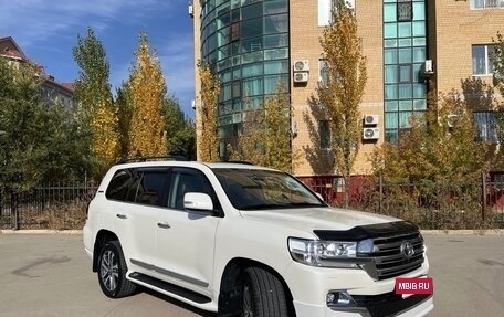 Toyota Land Cruiser 200, 2018 год, 7 600 000 рублей, 3 фотография