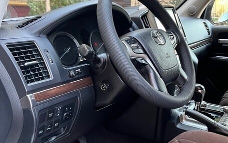 Toyota Land Cruiser 200, 2018 год, 7 600 000 рублей, 6 фотография