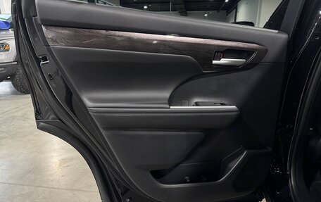 Toyota Highlander, 2025 год, 5 490 000 рублей, 23 фотография