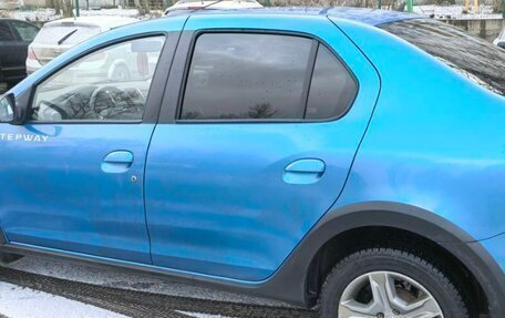 Renault Logan II, 2019 год, 990 000 рублей, 3 фотография