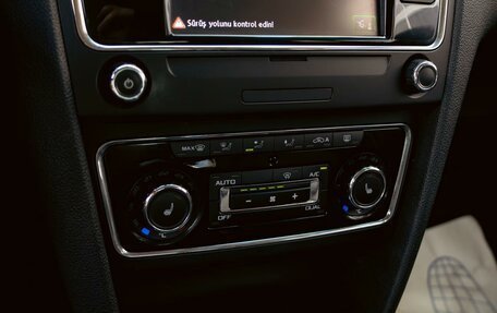 Skoda Superb III рестайлинг, 2013 год, 1 095 000 рублей, 15 фотография