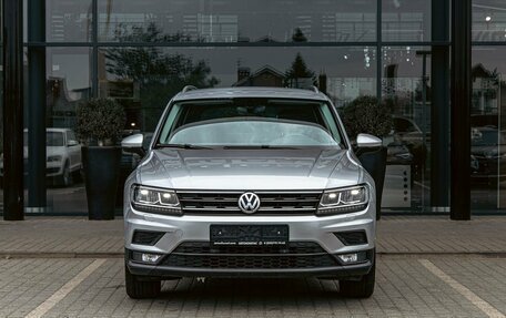 Volkswagen Tiguan II, 2019 год, 2 095 000 рублей, 2 фотография
