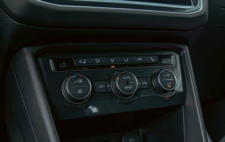 Volkswagen Tiguan II, 2019 год, 2 095 000 рублей, 15 фотография