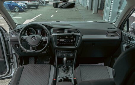 Volkswagen Tiguan II, 2019 год, 2 095 000 рублей, 17 фотография