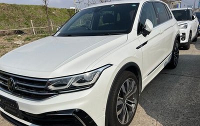 Volkswagen Tiguan II, 2022 год, 2 400 000 рублей, 1 фотография