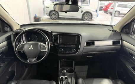 Mitsubishi Outlander III рестайлинг 3, 2014 год, 1 499 000 рублей, 10 фотография