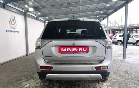Mitsubishi Outlander III рестайлинг 3, 2014 год, 1 499 000 рублей, 4 фотография
