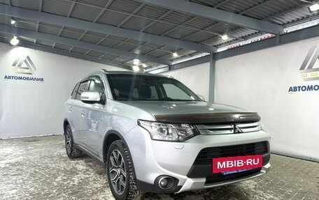 Mitsubishi Outlander III рестайлинг 3, 2014 год, 1 499 000 рублей, 7 фотография