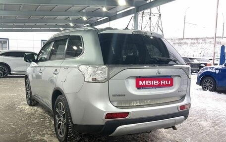 Mitsubishi Outlander III рестайлинг 3, 2014 год, 1 499 000 рублей, 3 фотография