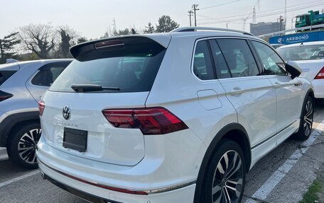 Volkswagen Tiguan II, 2022 год, 2 400 000 рублей, 3 фотография