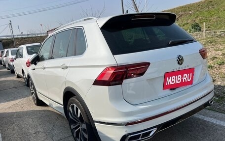 Volkswagen Tiguan II, 2022 год, 2 400 000 рублей, 4 фотография