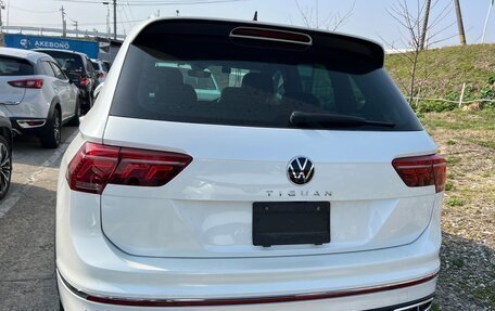 Volkswagen Tiguan II, 2022 год, 2 400 000 рублей, 5 фотография