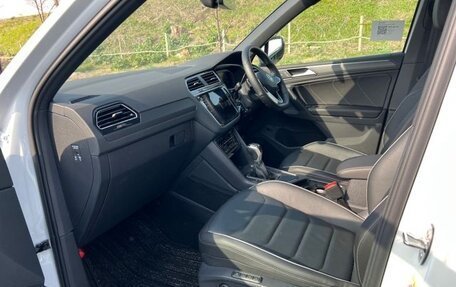 Volkswagen Tiguan II, 2022 год, 2 400 000 рублей, 13 фотография