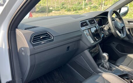 Volkswagen Tiguan II, 2022 год, 2 400 000 рублей, 15 фотография