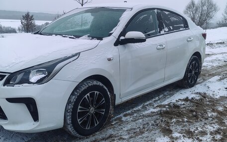 KIA Rio IV, 2018 год, 850 000 рублей, 3 фотография
