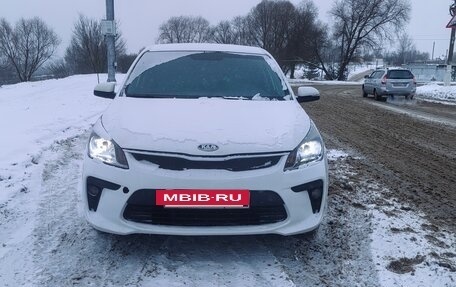 KIA Rio IV, 2018 год, 850 000 рублей, 2 фотография