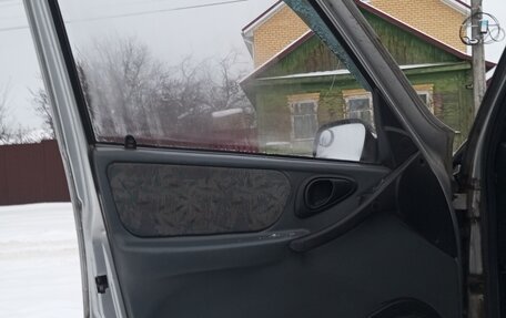 Chevrolet Niva I рестайлинг, 2004 год, 450 000 рублей, 3 фотография