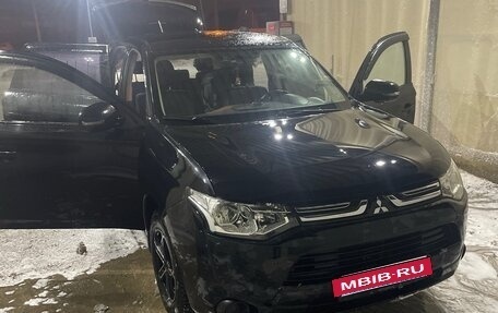 Mitsubishi Outlander III рестайлинг 3, 2012 год, 1 250 000 рублей, 2 фотография