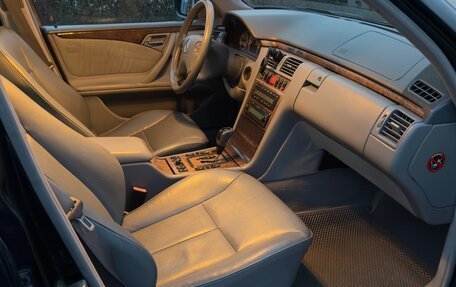 Mercedes-Benz E-Класс, 2000 год, 860 000 рублей, 13 фотография