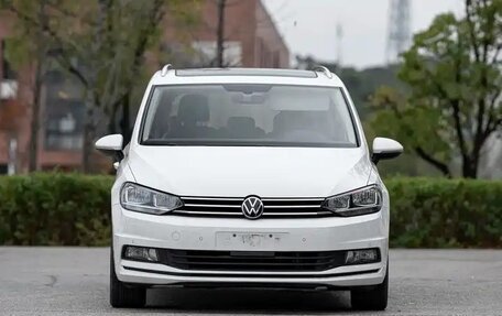 Volkswagen Touran III, 2022 год, 1 875 000 рублей, 2 фотография