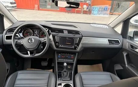 Volkswagen Touran III, 2022 год, 1 875 000 рублей, 10 фотография