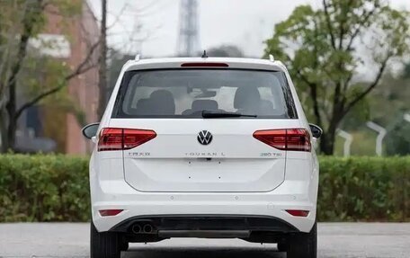 Volkswagen Touran III, 2022 год, 1 875 000 рублей, 6 фотография