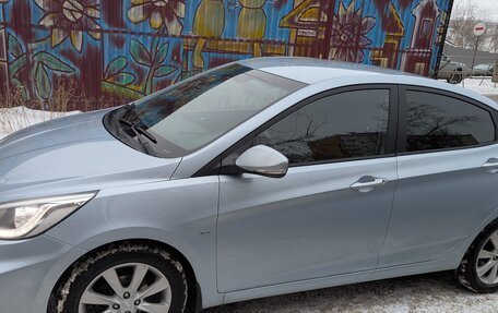 Hyundai Solaris II рестайлинг, 2013 год, 850 000 рублей, 5 фотография