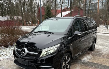 Mercedes-Benz V-Класс, 2021 год, 31 фотография