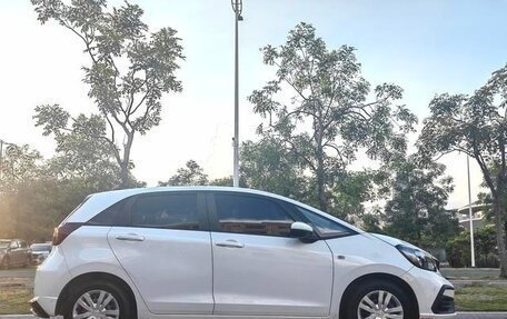 Honda Fit, 2021 год, 1 000 000 рублей, 4 фотография