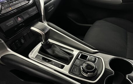 Mitsubishi Pajero Sport III рестайлинг, 2018 год, 2 900 000 рублей, 13 фотография