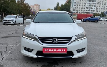 Honda Accord IX рестайлинг, 2013 год, 2 300 000 рублей, 1 фотография