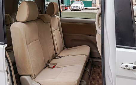 Toyota ISis I, 2014 год, 1 360 000 рублей, 10 фотография