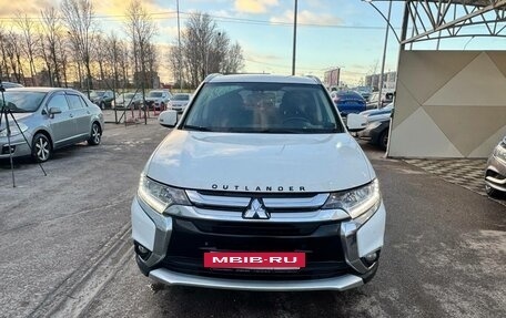 Mitsubishi Outlander III рестайлинг 3, 2015 год, 1 599 000 рублей, 2 фотография