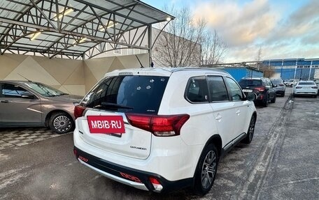 Mitsubishi Outlander III рестайлинг 3, 2015 год, 1 599 000 рублей, 6 фотография