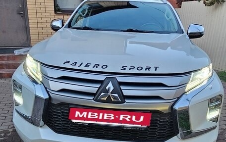 Mitsubishi Pajero Sport III рестайлинг, 2022 год, 4 100 000 рублей, 2 фотография