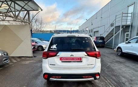 Mitsubishi Outlander III рестайлинг 3, 2015 год, 1 599 000 рублей, 7 фотография