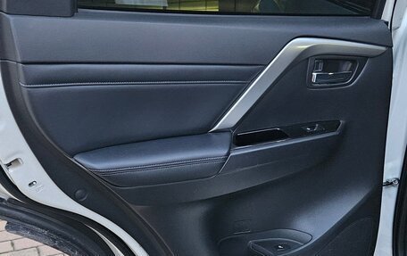 Mitsubishi Pajero Sport III рестайлинг, 2022 год, 4 100 000 рублей, 16 фотография