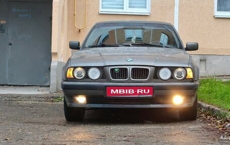 BMW 5 серия, 1993 год, 421 212 рублей, 1 фотография