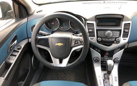 Chevrolet Cruze II, 2011 год, 800 000 рублей, 10 фотография