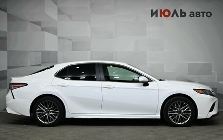 Toyota Camry, 2018 год, 2 100 000 рублей, 8 фотография