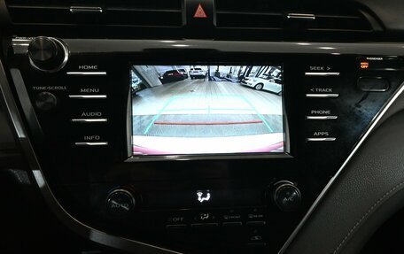 Toyota Camry, 2018 год, 2 100 000 рублей, 17 фотография