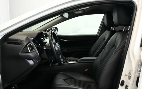 Toyota Camry, 2018 год, 2 100 000 рублей, 14 фотография