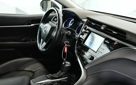 Toyota Camry, 2018 год, 2 100 000 рублей, 11 фотография