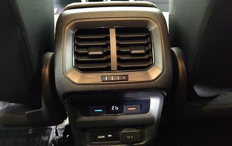 Volkswagen Tiguan II, 2020 год, 2 819 000 рублей, 15 фотография